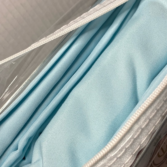 Queen Sheet Set (6 pieces) - Microfiber & Bamboo - Picture 4 of 10